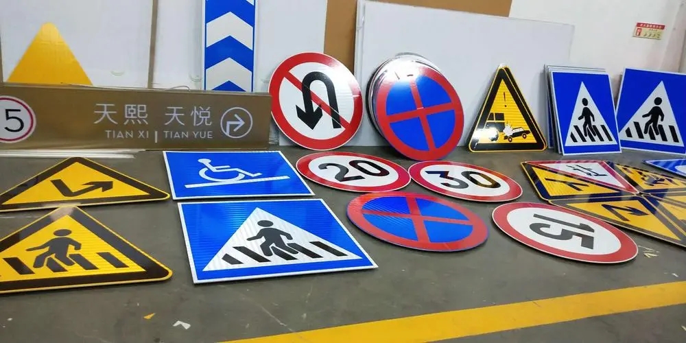 四川广告安装交通指示牌怎么选？