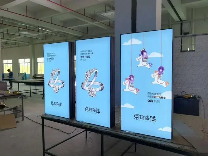 成都广告公司户外广告灯箱定做选什么材料？